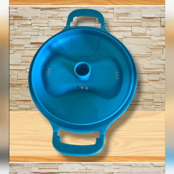 Tupper Ware Blue Kitchen Storage Container - Picture 6 of 6